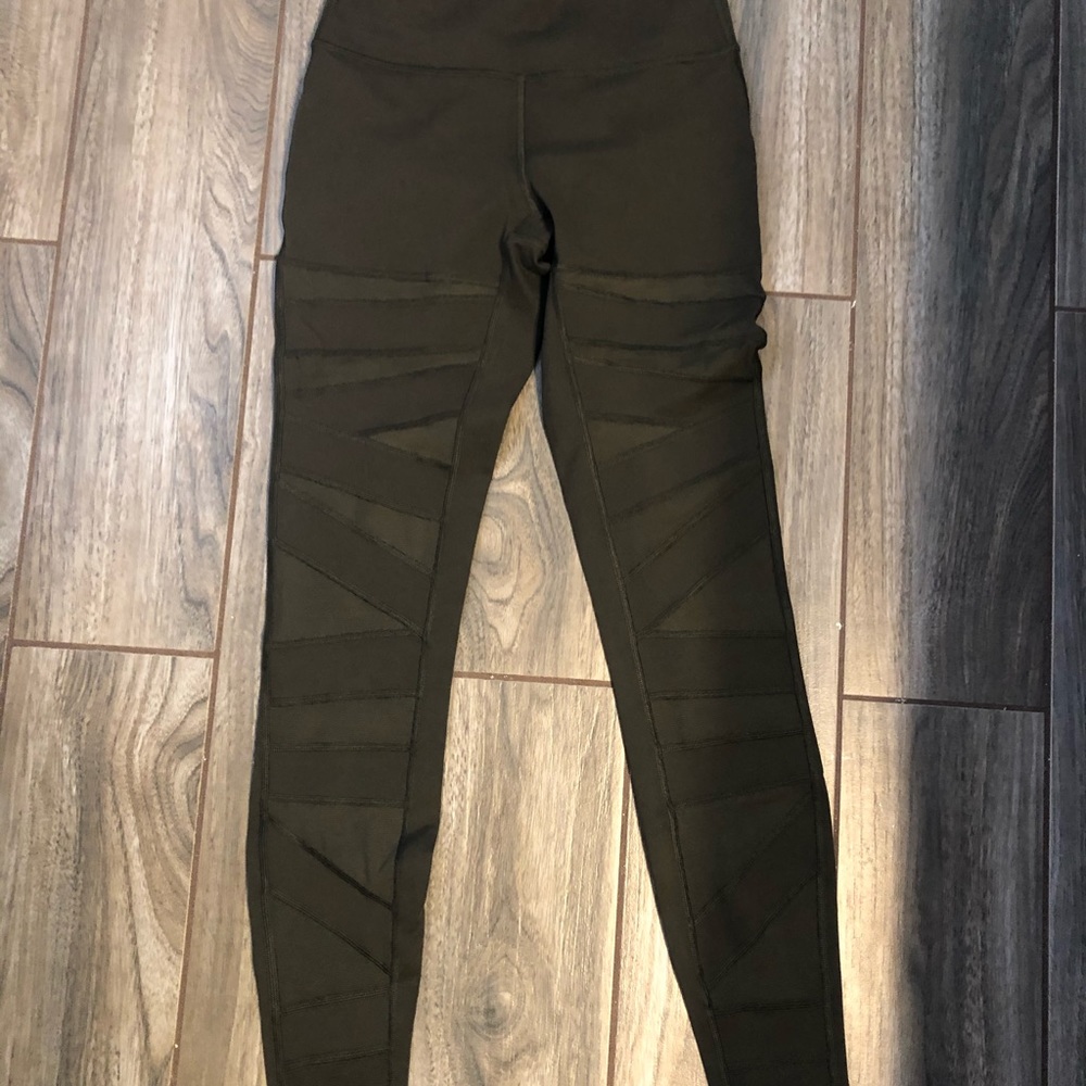 Olive green wunder under high waisted mesh legging - Picture 4 of 4